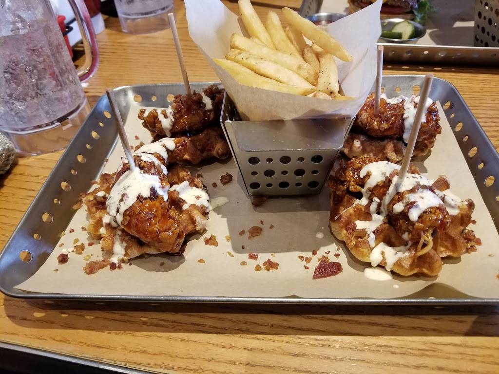 Chilis Grill & Bar | restaurant | 8100 Giacosa Pl, Memphis, TN 38133, USA | 9013723132 OR +1 901-372-3132