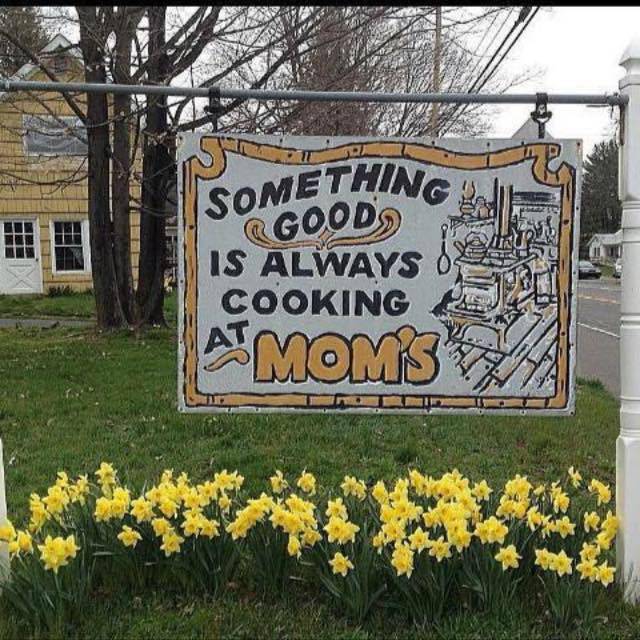 Moms Restaurant | restaurant | 36 John Ringo Rd, Ringoes, NJ 08551, USA | 9087828025 OR +1 908-782-8025