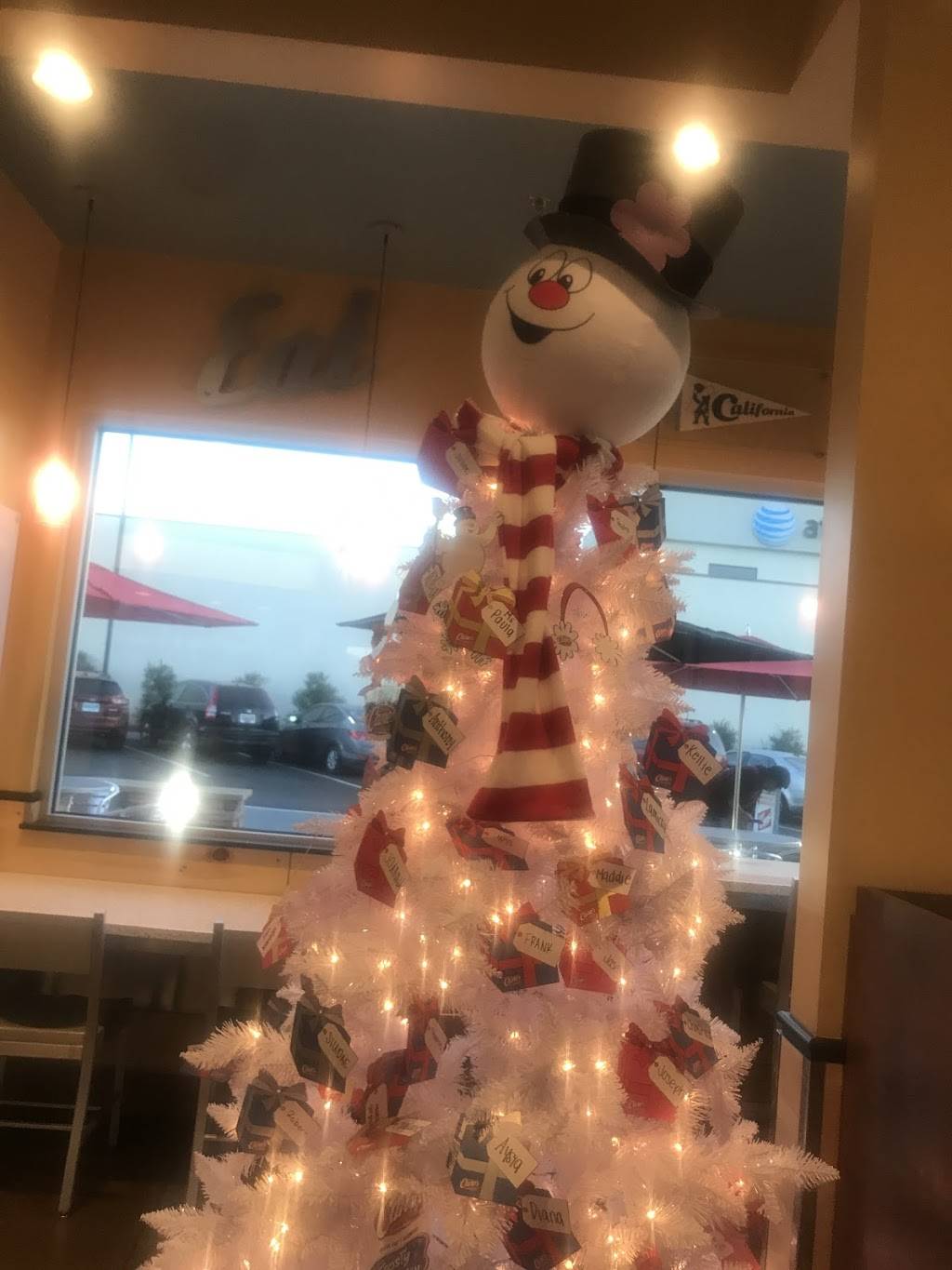 Raising Canes Chicken Fingers | restaurant | 9811 Mission Gorge Rd, Santee, CA 92071, USA | 6194490565 OR +1 619-449-0565