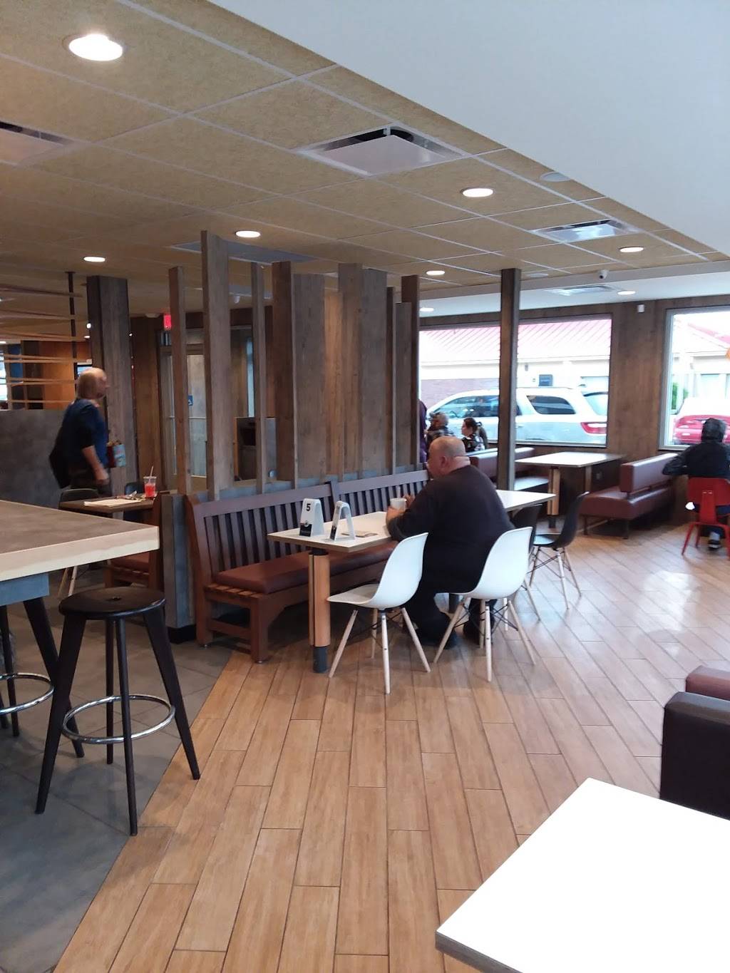 McDonalds | cafe | 701 W Emmitt Ave, Waverly, OH 45690, USA | 7409474661 OR +1 740-947-4661