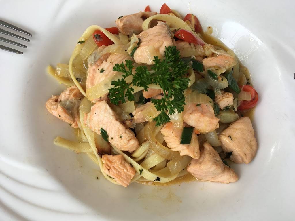 The Warwick Inn | restaurant | 36 Oakland Ave, Warwick, NY 10990, USA | 8459863666 OR +1 845-986-3666