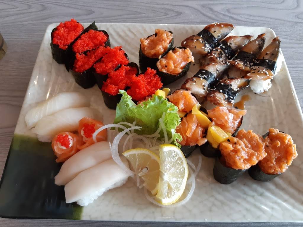 Sushi Sakura | restaurant | 3400 Chemin des Quatre-Bourgeois, Québec, QC G1W 2L3, Canada | 5819818008 OR +1 581-981-8008