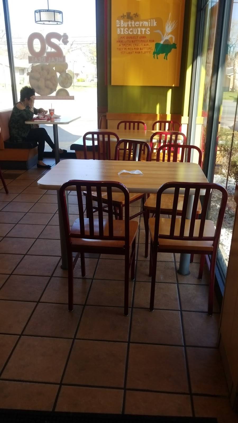 Popeyes Louisiana Kitchen | restaurant | 1204 N Collins St, Arlington, TX 76011, USA | 8178011541 OR +1 817-801-1541