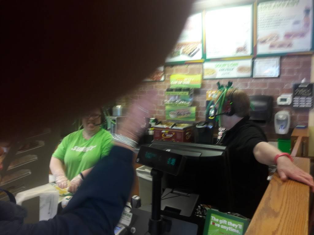 Subway Restaurants | restaurant | 7569 E US Hwy 36, Avon, IN 46123, USA | 3172727359 OR +1 317-272-7359