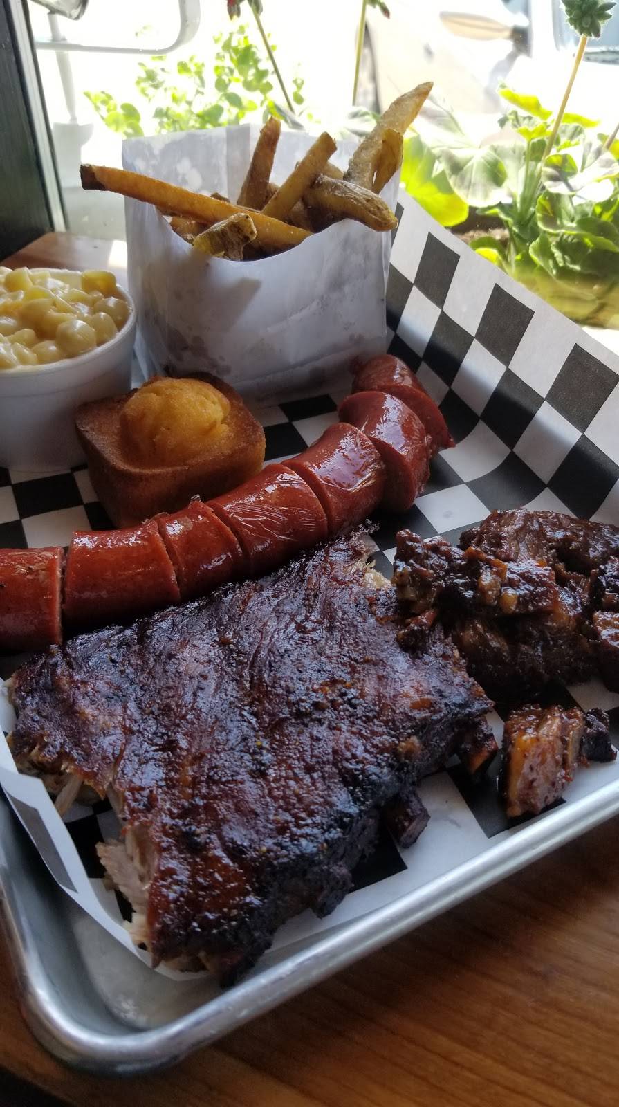 Starbecks Smokehouse | restaurant | 6826 University Ave, Cedar Falls, IA 50613, USA | 3192427119 OR +1 319-242-7119