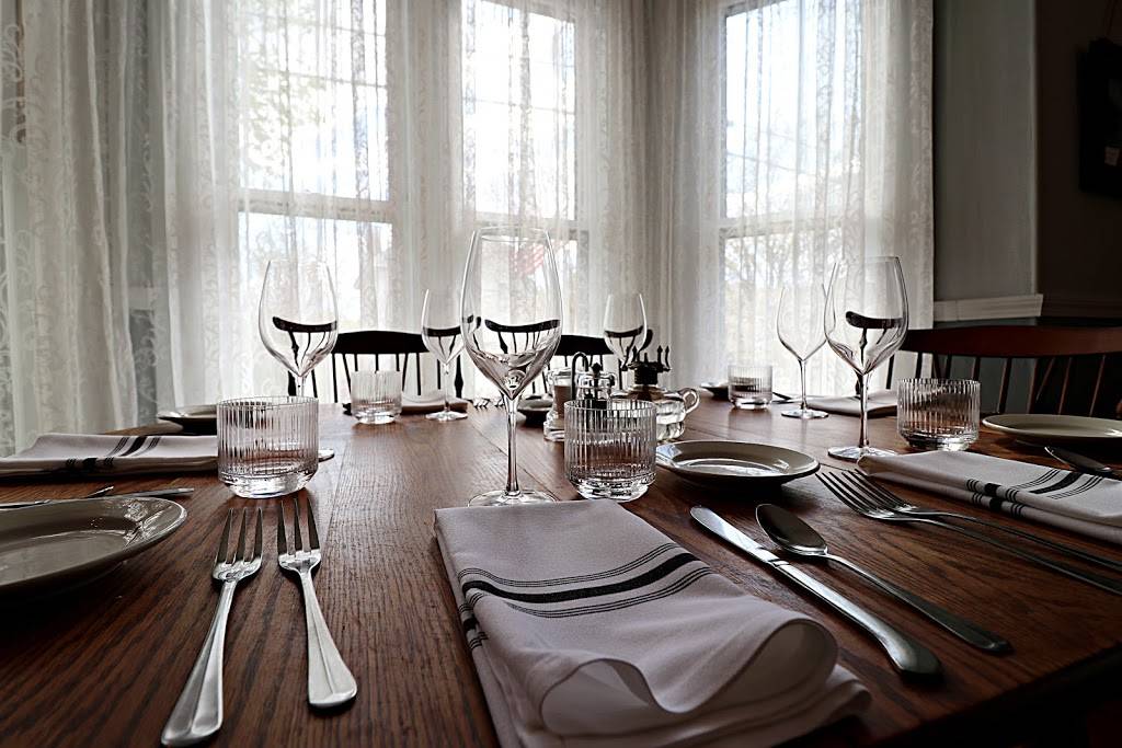 Corner House Restaurant & Bar | restaurant | 22 Main St, Center Sandwich, NH 03227, USA | 6032846219 OR +1 603-284-6219