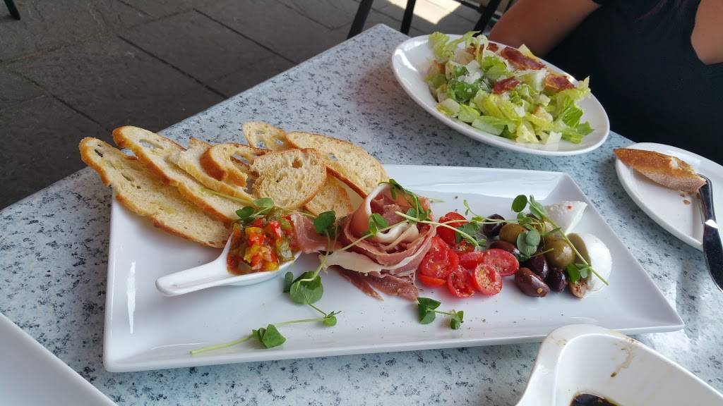 Trattoria Gusto | restaurant | 1 Walton St, Port Hope, ON L1A 2Y8, Canada | 9058851198 OR +1 905-885-1198