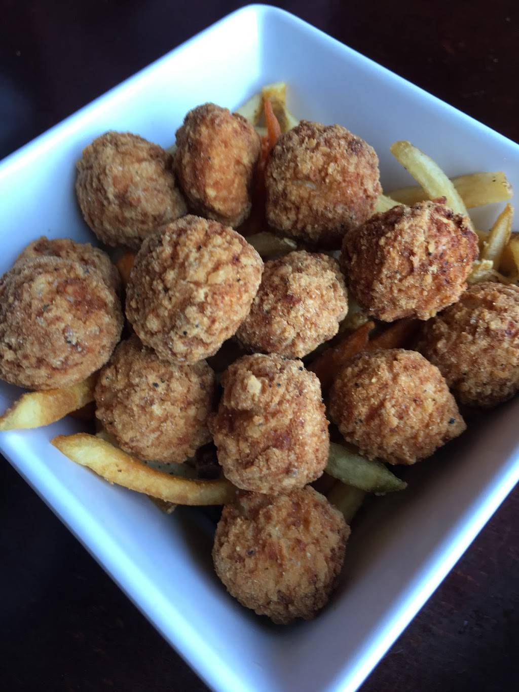 Nawlins Seafood Company | restaurant | 301 Woodcleft Ave, Freeport, NY 11520, USA | 5162068100 OR +1 516-206-8100