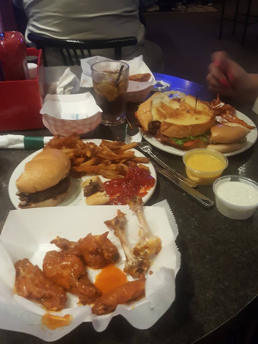 Mastros The 3 Spot | restaurant | 13855 Ridge Rd, North Royalton, OH 44133, USA | 4408771818 OR +1 440-877-1818