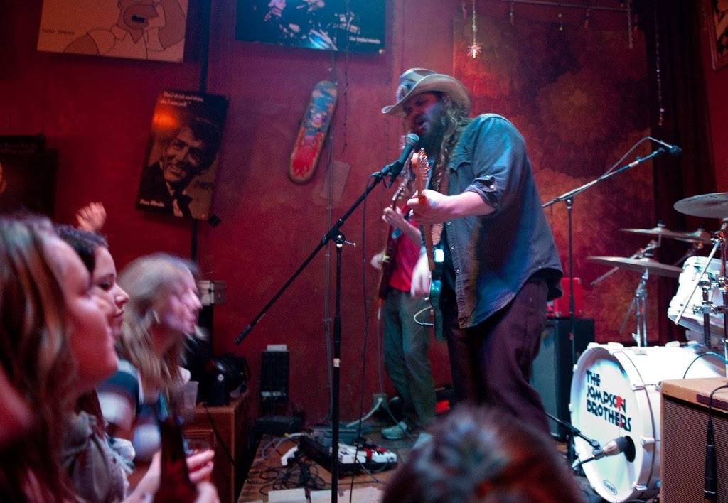 Scruffy City ~ Your Downtown Destination | restaurant | 32 Market Square, Knoxville, TN 37902, USA | 8653334533 OR +1 865-333-4533