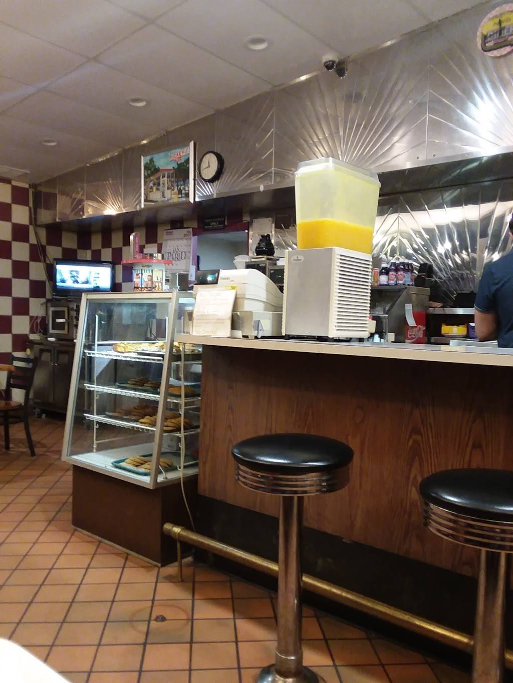 Mickeys Diner | restaurant | 1950 7th St W, St Paul, MN 55116, USA | 6516988387 OR +1 651-698-8387