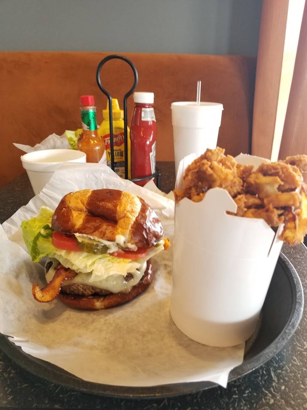 Dave & Tonys Premium Burger Joint | restaurant | 12766 Olive Blvd, Creve Coeur, MO 63141, USA | 3144395100 OR +1 314-439-5100