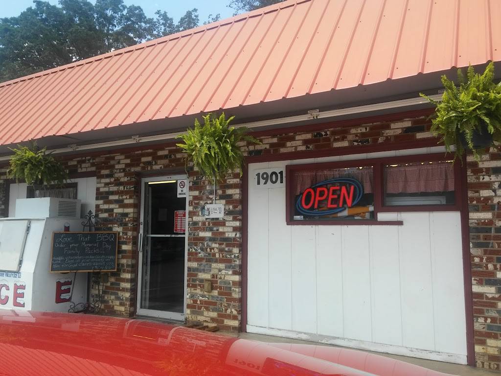 Love That BBQ | restaurant | 1901 Maryville Pike, Knoxville, TN 37920, USA | 8657481741 OR +1 865-748-1741
