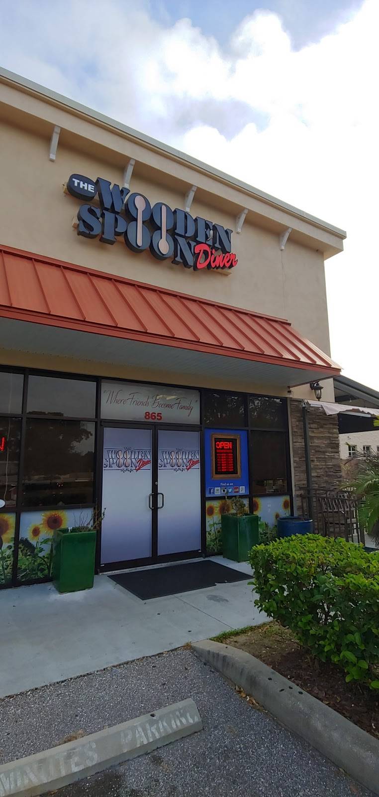 The Wooden Spoon Diner | restaurant | 865 Lithia Pinecrest Rd, Brandon, FL 33511, USA | 8136555556 OR +1 813-655-5556