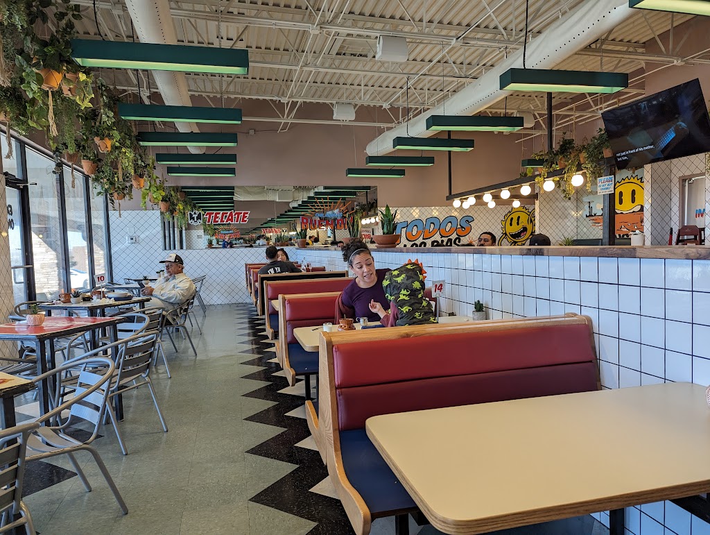 Chilaquiles Buen Dia | restaurant | 7500 N Mesa St Ste 105, El Paso, TX 79912, USA | 9153078721 OR +1 915-307-8721