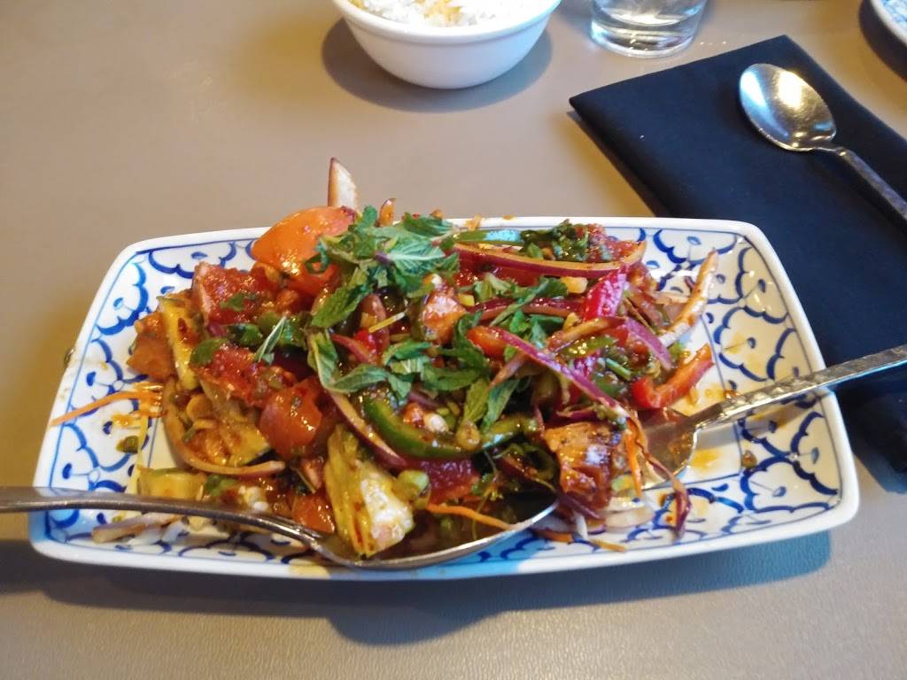 Thai Basil Restaurant & Bar | restaurant | 1180 W Frontage Rd, Stillwater, MN 55082, USA | 6514394033 OR +1 651-439-4033