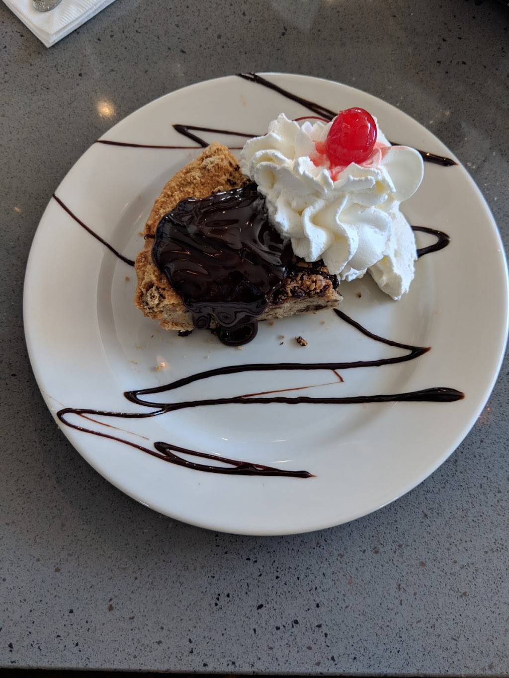 Chelos Hometown Bar & Grille | restaurant | 1275 Reservoir Ave, Cranston, RI 02920, USA | 4019427666 OR +1 401-942-7666