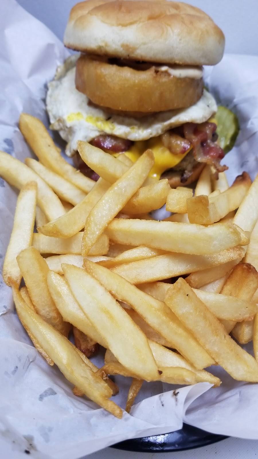 The Fox Bar & Grille | restaurant | 118 E Main St, Marshall, WI 53559, USA | 6086558400 OR +1 608-655-8400