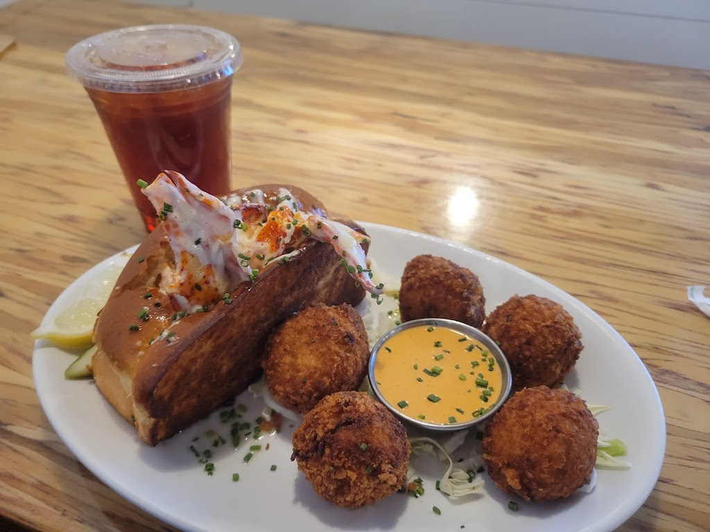 Slapfish | meal takeaway | 345 Massachusetts Ave, Indianapolis, IN 46204, USA | 3176869713 OR +1 317-686-9713