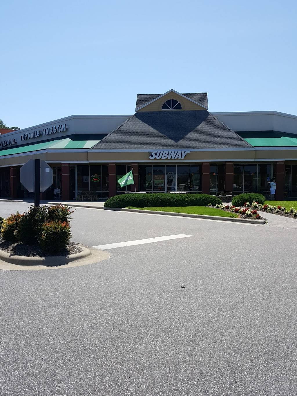 Subway | restaurant | 5400 N Croatan Hwy, Kitty Hawk, NC 27949, USA | 2522550539 OR +1 252-255-0539