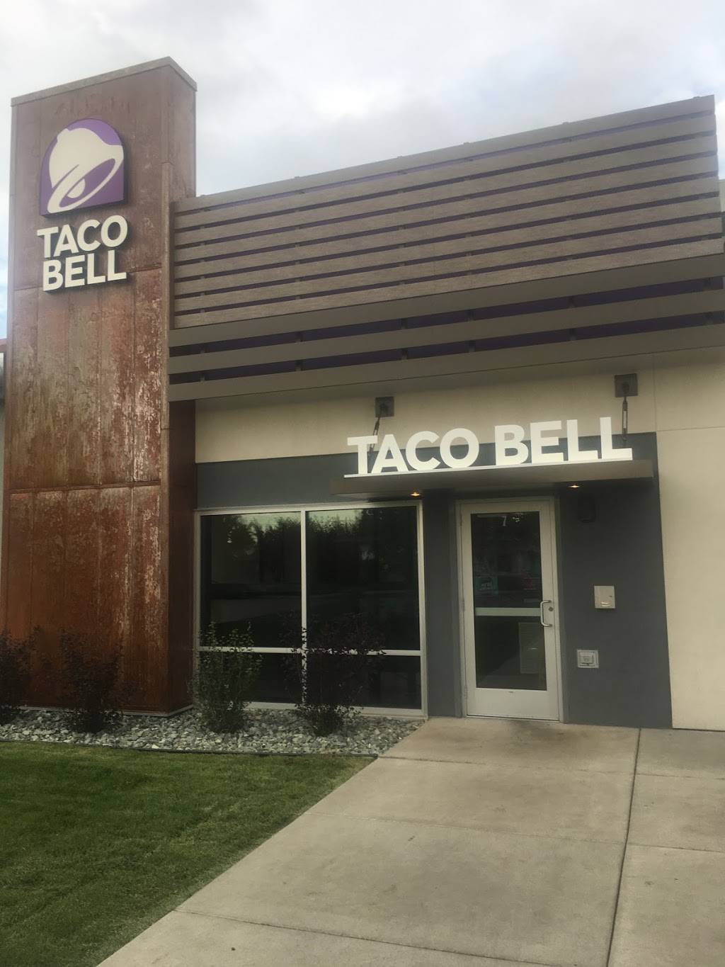 Taco Bell | meal takeaway | 9000 Lake Otis Parkway Units 6 and 7, Anchorage, AK 99507, USA | 9078681217 OR +1 907-868-1217