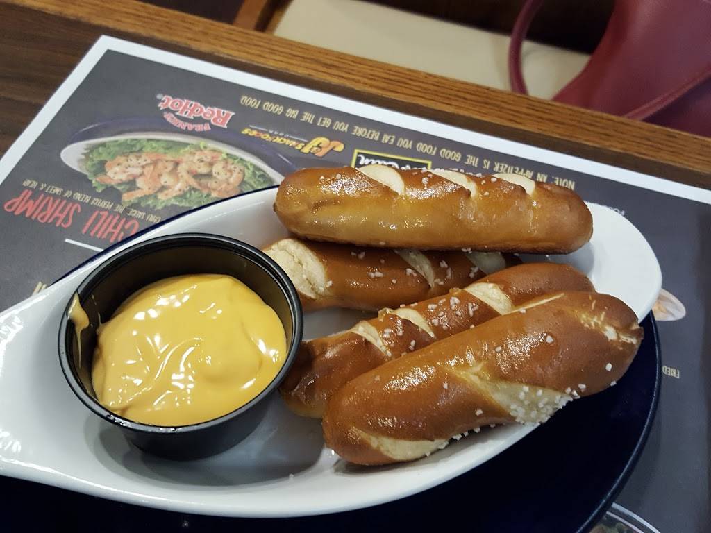 Hosss Steak & Sea House | restaurant | 1948 Leesburg Grove City Rd, Grove City, PA 16127, USA | 7247484099 OR +1 724-748-4099