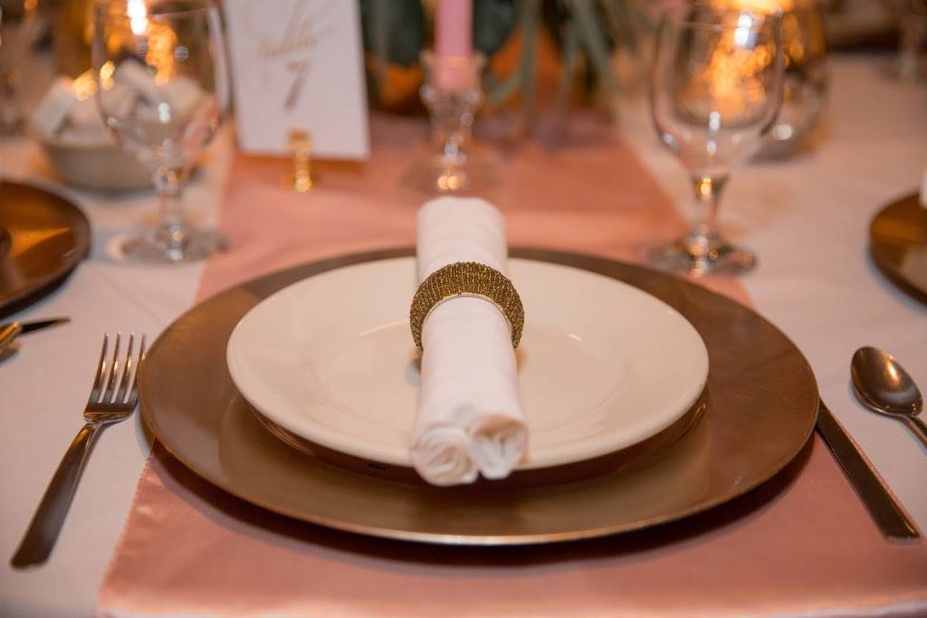 Swan Club in De Pere Wisconsin | restaurant | 875 Heritage Rd, De Pere, WI 54115, USA | 9203361531 OR +1 920-336-1531