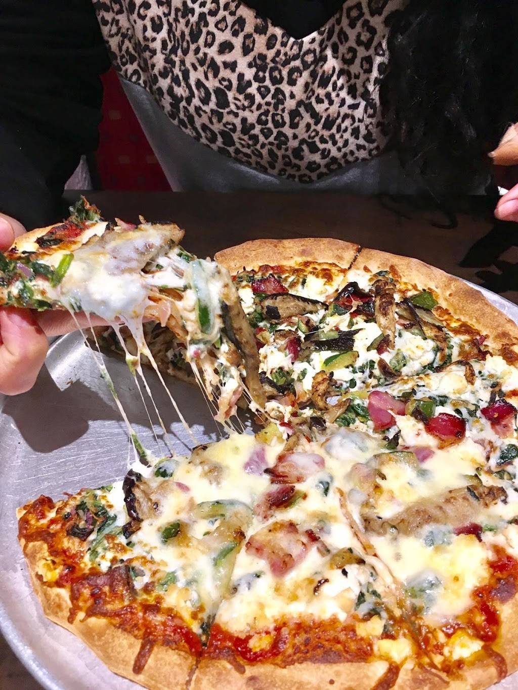 Med Pizza Restaurant Livraison | restaurant | 1062 Boulevard de Sainte-Adèle, Sainte-Adèle, QC J8B 2N4, Canada | 4502294229 OR +1 450-229-4229