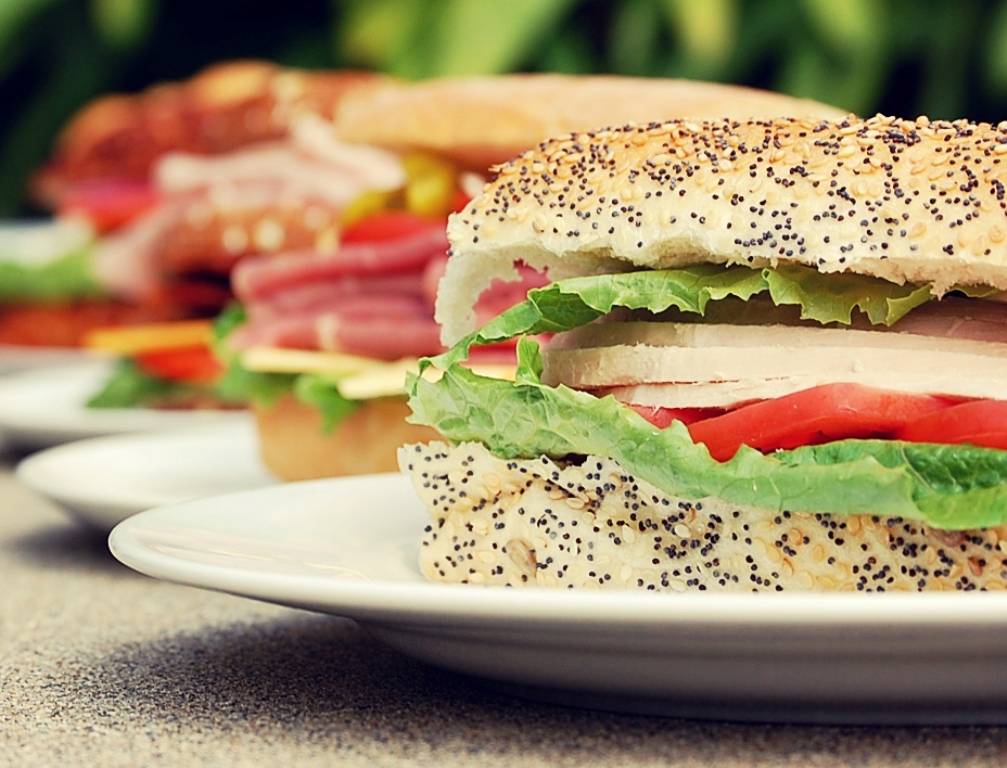 Lees Deli | meal takeaway | 4200 Bohannon Dr, Menlo Park, CA 94025, USA | 6503224200 OR +1 650-322-4200