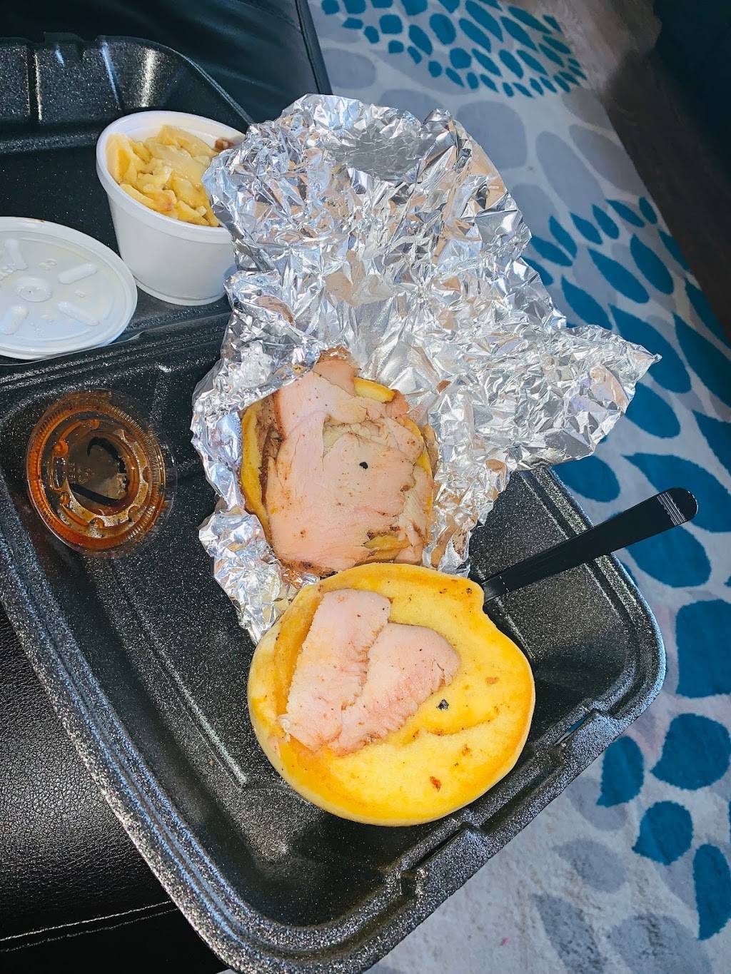 Velvet Smoke BBQ - White Oak | restaurant | 5626 Cheviot Rd, Cincinnati, OH 45247, USA | 5136208327 OR +1 513-620-8327