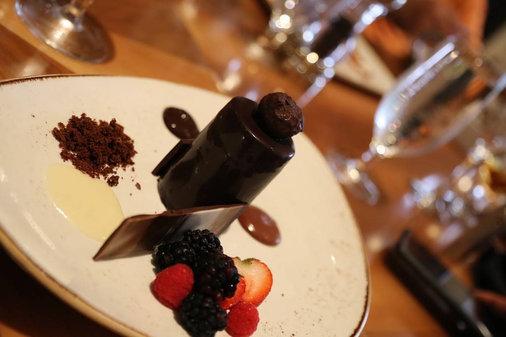 Two Sisters Restaurant | restaurant | 50 Alhambra Plaza, Coral Gables, FL 33134, USA | 3054476101 OR +1 305-447-6101