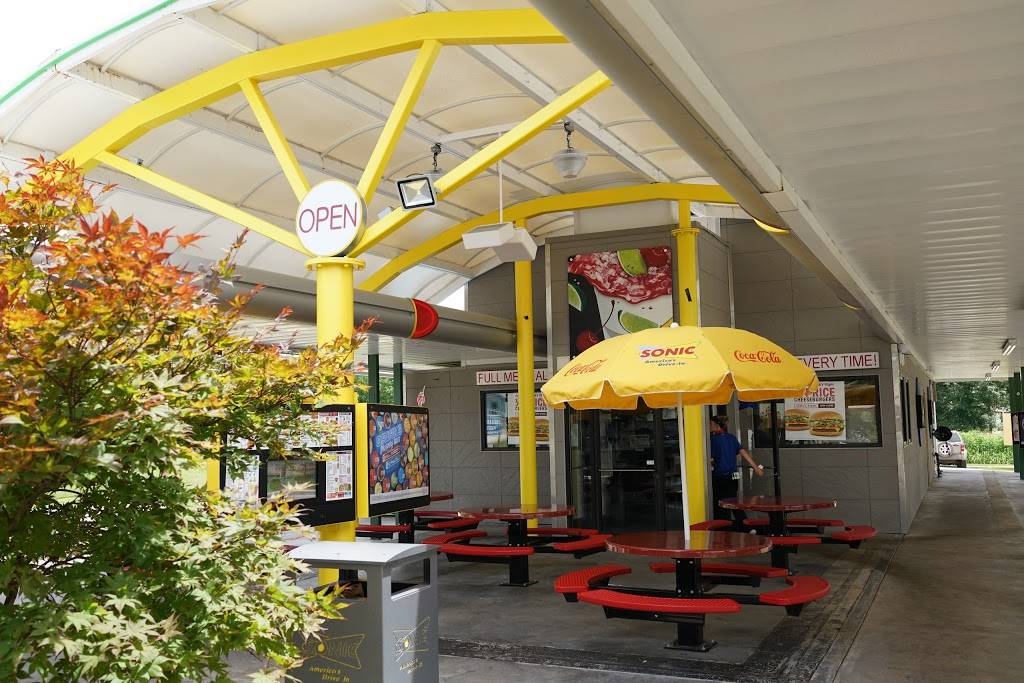 Sonic Drive-In | restaurant | 654 E Main St, Melbourne, AR 72556, USA | 8703684080 OR +1 870-368-4080