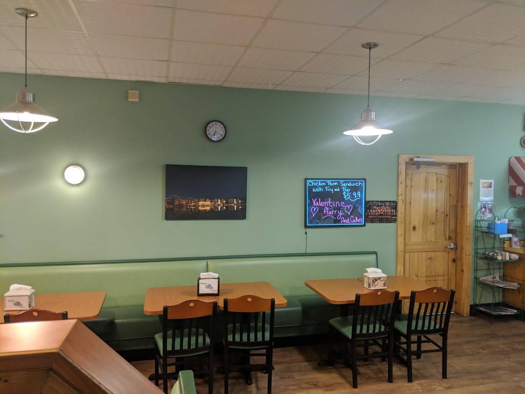 Cone Corral & Pizzeria | restaurant | 115 Ames St, Elk Rapids, MI 49629, USA | 2312646880 OR +1 231-264-6880