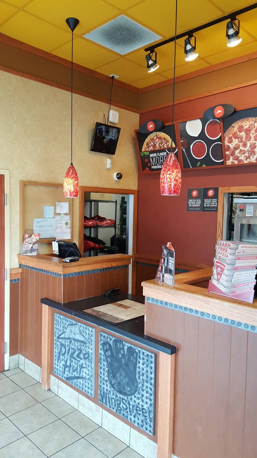 Pizza Hut | restaurant | 659 Brook Forest Ave, Shorewood, IL 60404, USA | 8157290544 OR +1 815-729-0544