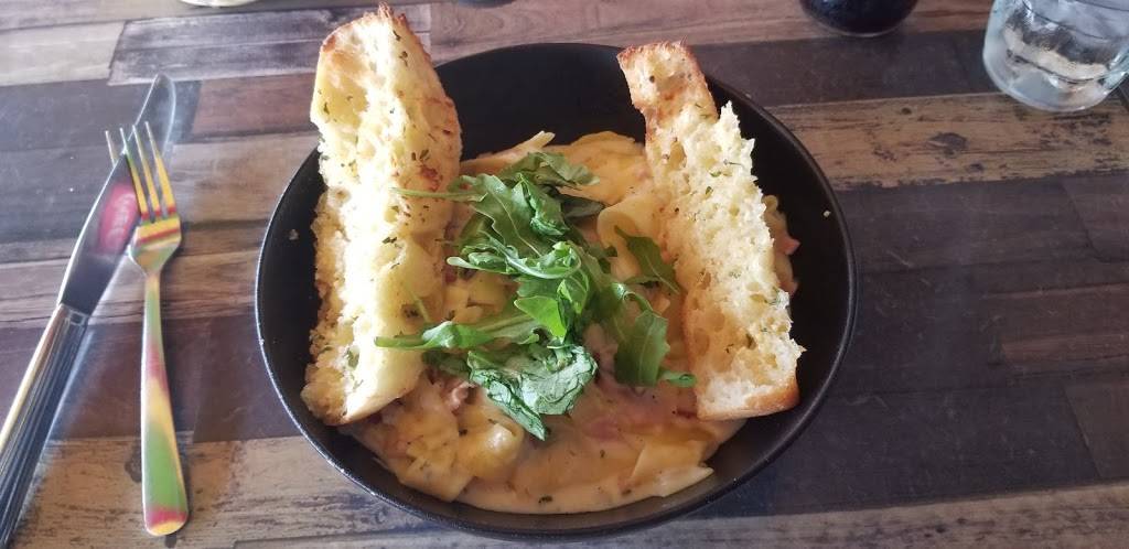 Resto-Bar La Galoche | restaurant | 1065 Rue du Marché, Acton Vale, QC J0H 1A0, Canada | 4505464011 OR +1 450-546-4011