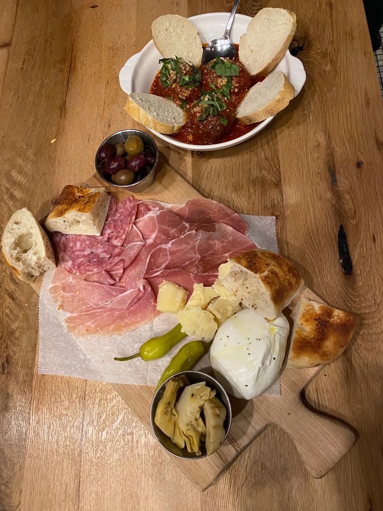 Locale | restaurant | 352 Hanover St, Boston, MA 02113, USA | 6177429600 OR +1 617-742-9600