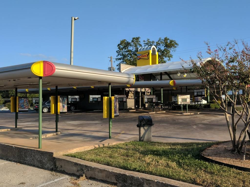 Sonic Drive-In | restaurant | 4929 Burnet Rd, Austin, TX 78756, USA | 5124517760 OR +1 512-451-7760
