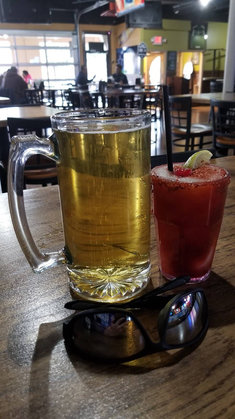 210 Sports Cantina & Grill | night club | 1946 SW Military Dr, San Antonio, TX 78221, USA | 2109329467 OR +1 210-932-9467