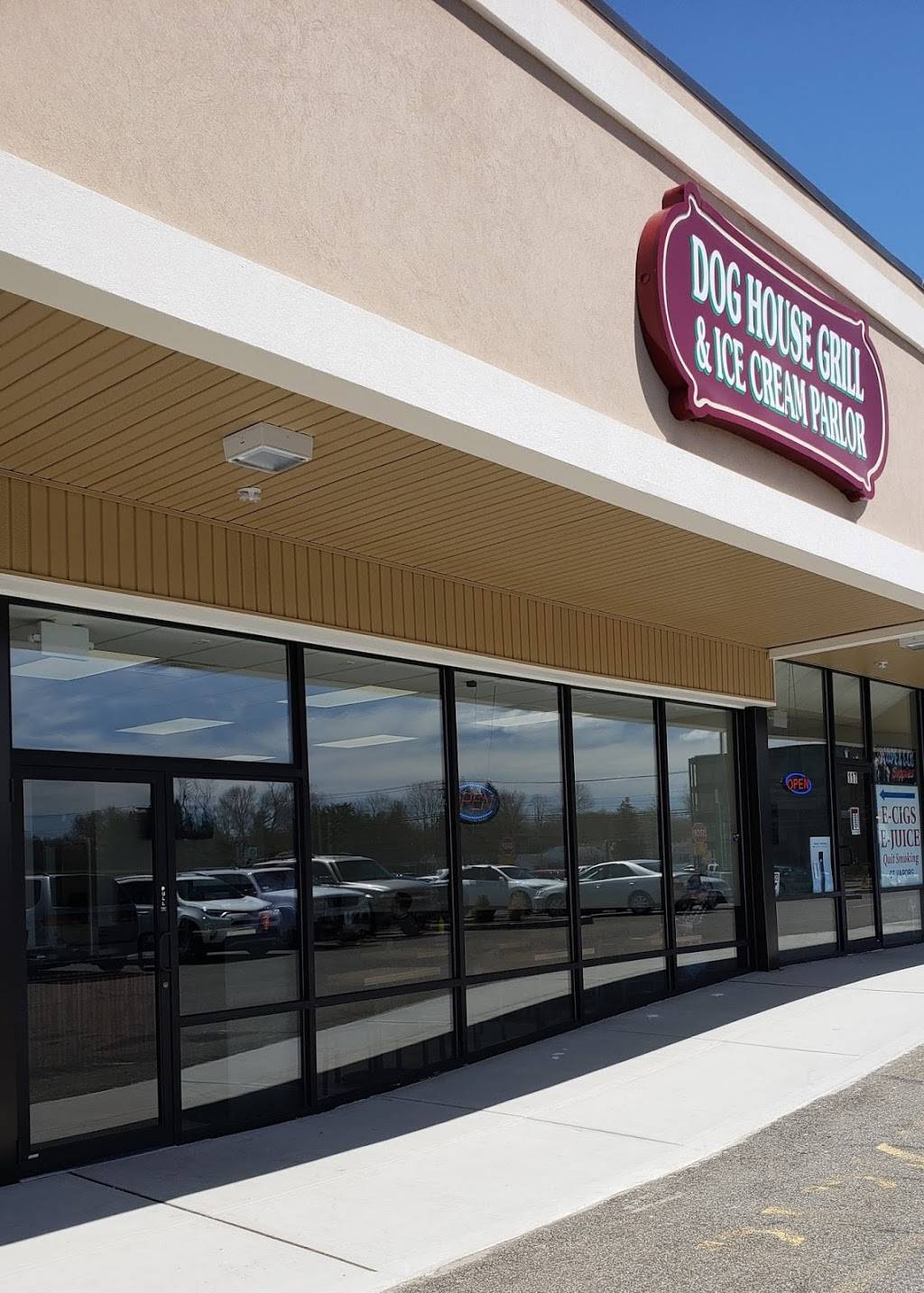 Dog house grill and ice cream parlor | restaurant | 117 Washington Ave, North Haven, CT 06473, USA | 2033905128 OR +1 203-390-5128