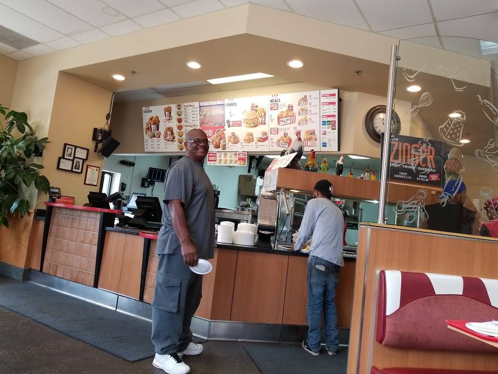 KFC | restaurant | 11749 Ulysses St NE, Blaine, MN 55434, USA | 7637550112 OR +1 763-755-0112