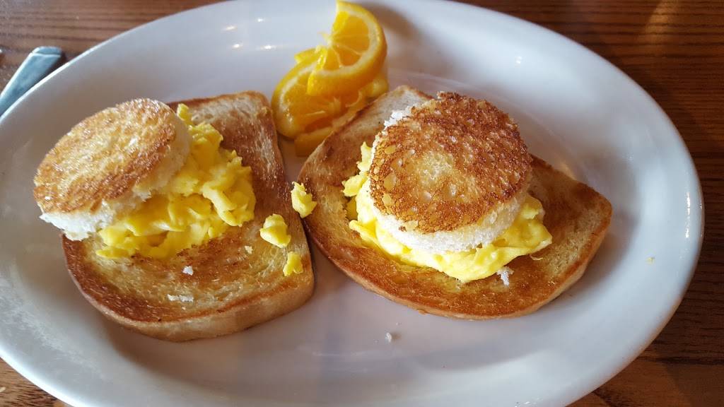 Cracker Barrel Old Country Store | restaurant | W176N9778 Rivercrest Dr, Germantown, WI 53022, USA | 2622534188 OR +1 262-253-4188