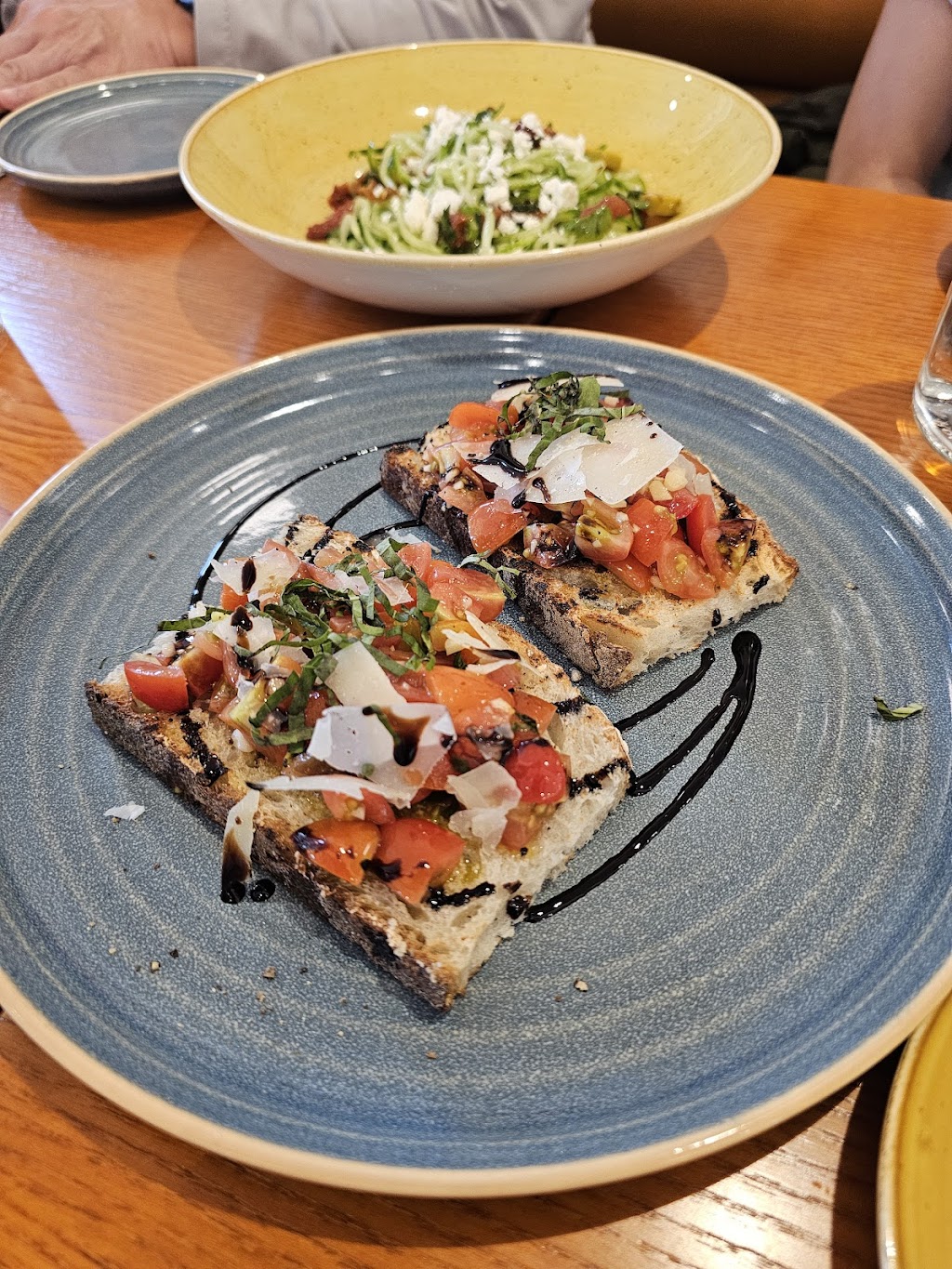 Yellow Diner | restaurant | 501 Maple Ave W, Vienna, VA 22180, USA | 5714592295 OR +1 571-459-2295