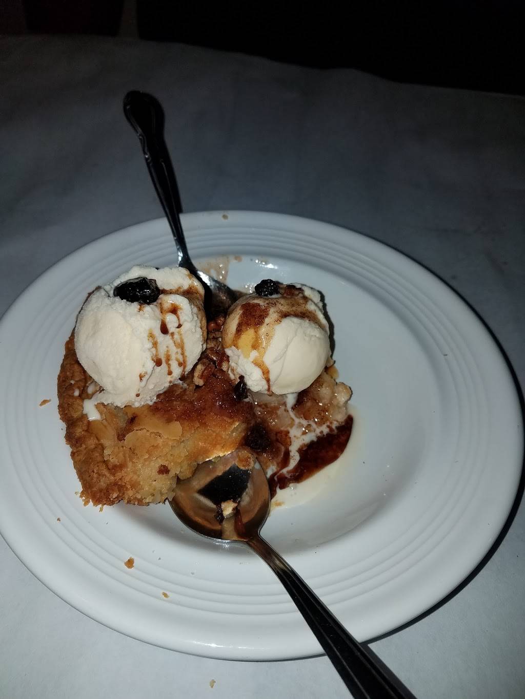 Fredericks Wine and Dine | restaurant | 22005 Emery Rd, Warrensville Heights, OH 44128, USA | 2165815299 OR +1 216-581-5299