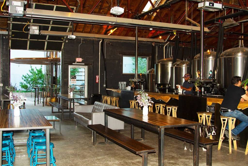 Dialogue Brewing | restaurant | 1501 1st St NW, Albuquerque, NM 87102, USA | 5055851501 OR +1 505-585-1501