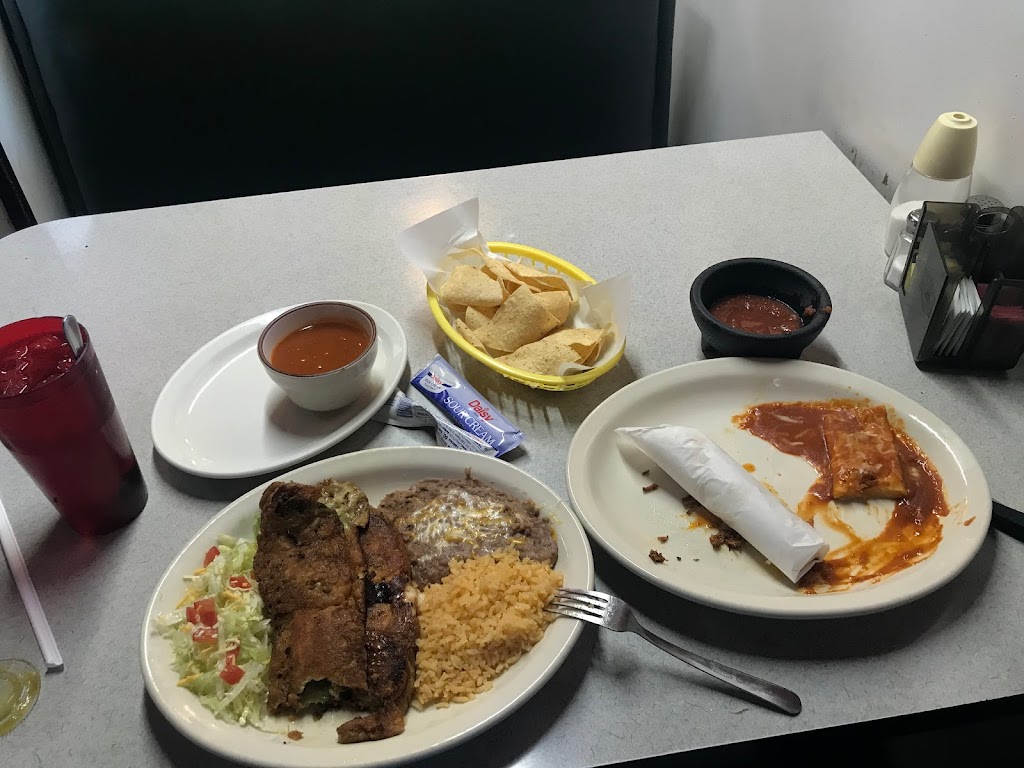 Mama Finas | restaurant | 411 US-54, Plains, KS 67869, USA | 6205639222 OR +1 620-563-9222