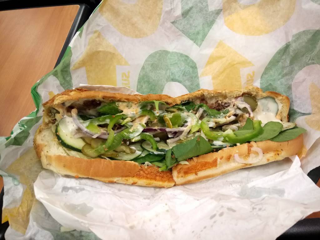 Subway Restaurants | restaurant | 240 E Houston St, San Antonio, TX 78205, USA | 2102242523 OR +1 210-224-2523