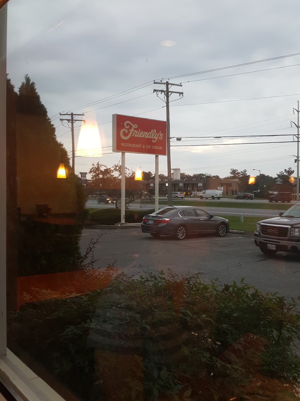 Friendlys | meal takeaway | 1673 Crofton Center, Crofton, MD 21114, USA | 4107213007 OR +1 410-721-3007