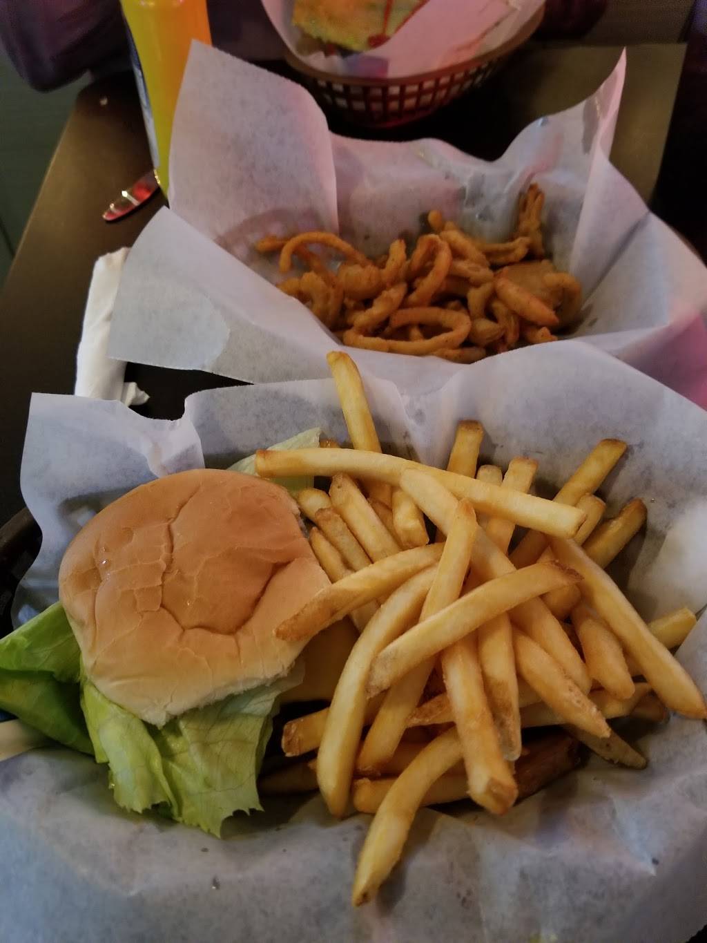 Mouse Tavern & Restaurant | restaurant | 1420 S Madison Rd, Beloit, WI 53511, USA | 6083621196 OR +1 608-362-1196