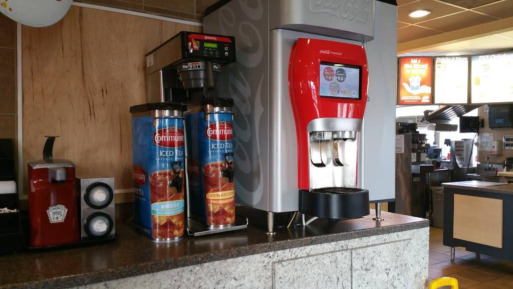 Dairy Queen Store | restaurant | 2421 Valwood Pkwy, Farmers Branch, TX 75234, USA | 4692504577 OR +1 469-250-4577