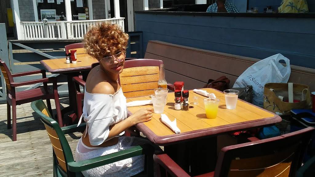 Island Breeze | restaurant | 178 Bayview Walk, Cherry Grove, NY 11782, USA | 6315979111 OR +1 631-597-9111